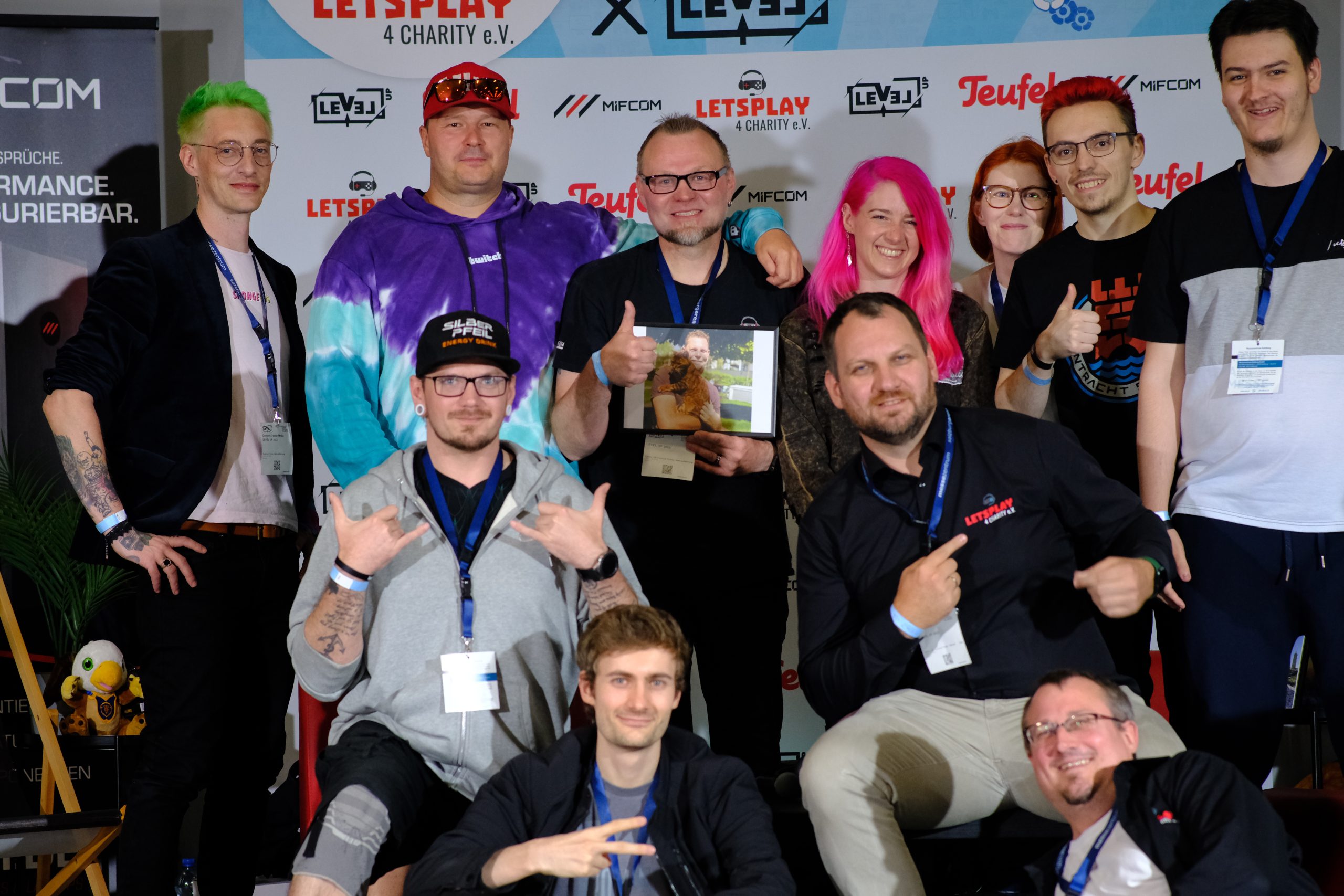 Letsplay4Charity e. V. sammelt rund 28.000 Euro beim Level Up in Salzburg und beim Clash4Charity