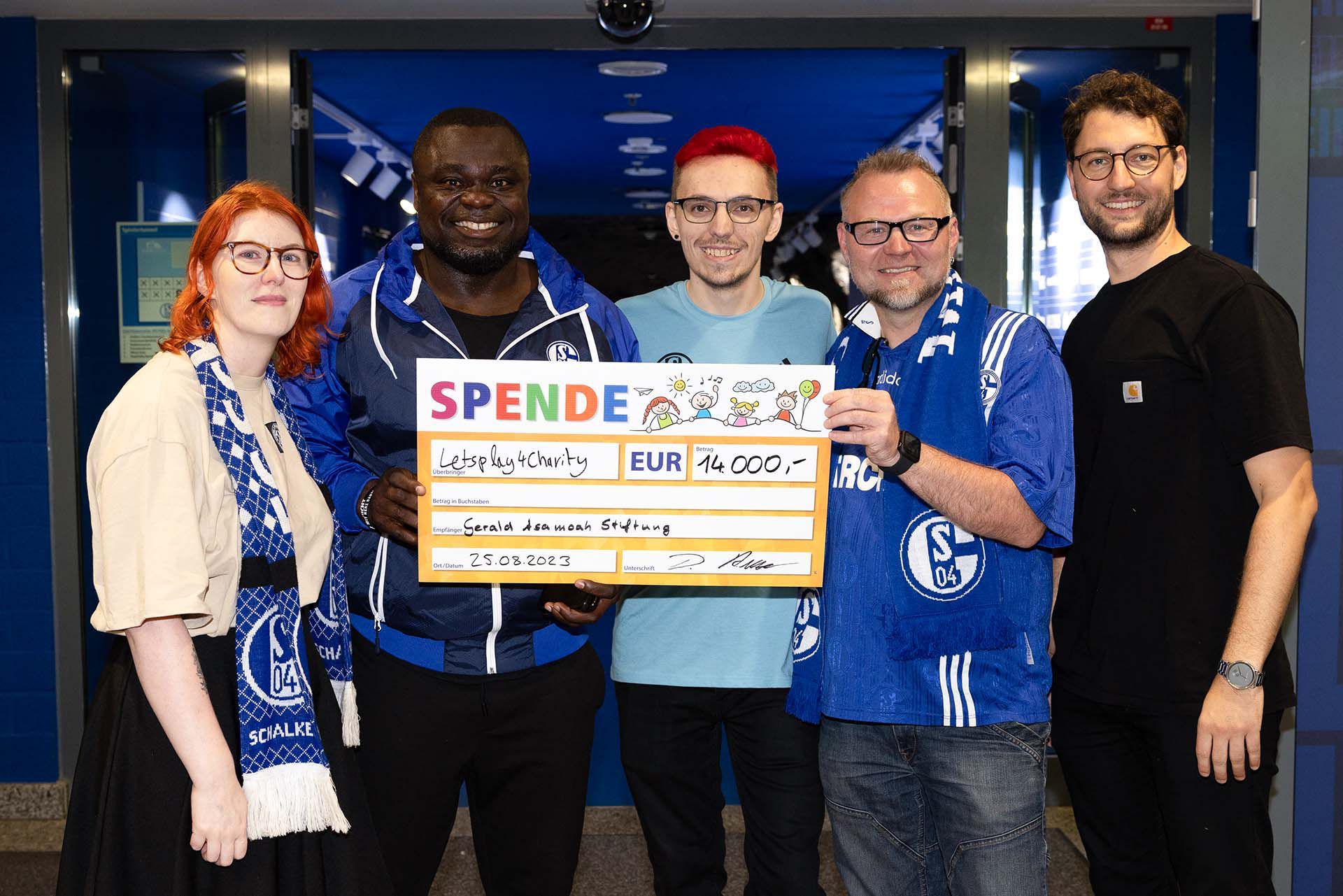 Letsplay4Charity e. V. übergibt 14.000 Euro an die Gerald Asamoah Stiftung für herzkranke Kinder